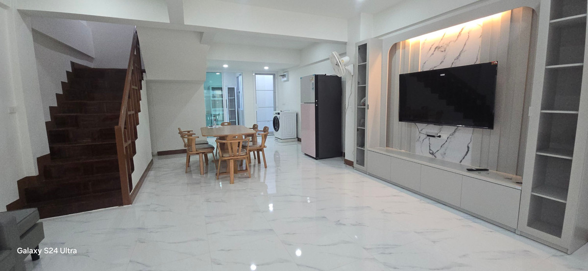 Home office for rent, completely renovated, near BTS Punnawithi, 4 bedrooms, 4 bathrooms, 4 floors, usable area 250 sq m., Sukhumvit 101/1, Bang Chak, Phra Khanong, rent 40,000 per month. Loading...