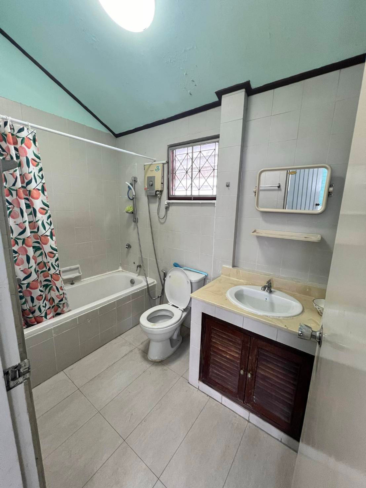 ให้เช่าบ้านเกษตรศาสตร์ รัชโยธิน : บ้านเดี่ยว 105ตรว. ถนนพหลโยธิน น้ำไม่ท่วม รีโนเวทใหม่ เดิน3นาทีถึงBTS 2ชั้น 5ห้องนอน