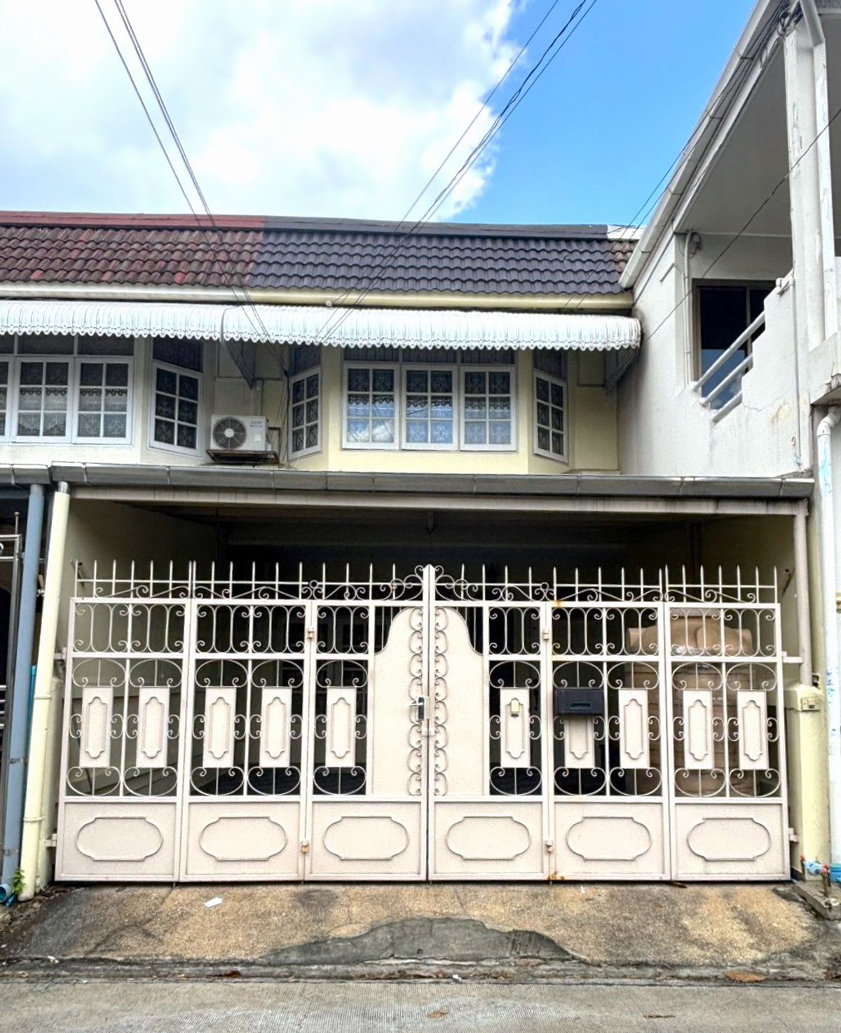 For RentTownhomeRatchadapisek, Huaikwang, Suttisan : HK0604♛Townhouse for rent, 2 bedrooms⚝Sutthisan-Ratchada♜MRT Sutthisan∞099-5919653,065-9423251▚Line@sureresidence