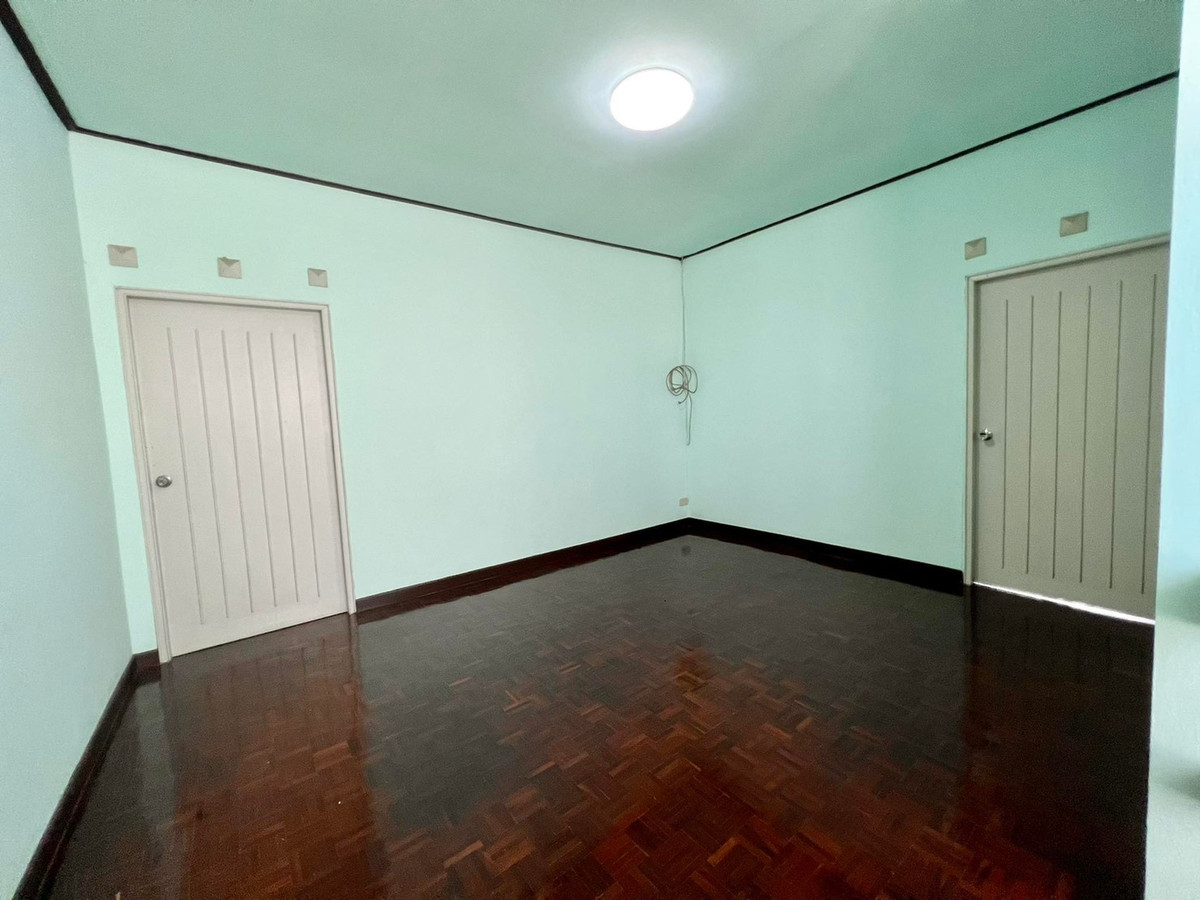 ให้เช่าบ้านเกษตรศาสตร์ รัชโยธิน : บ้านเดี่ยว 105ตรว. ถนนพหลโยธิน น้ำไม่ท่วม รีโนเวทใหม่ เดิน3นาทีถึงBTS 2ชั้น 5ห้องนอน