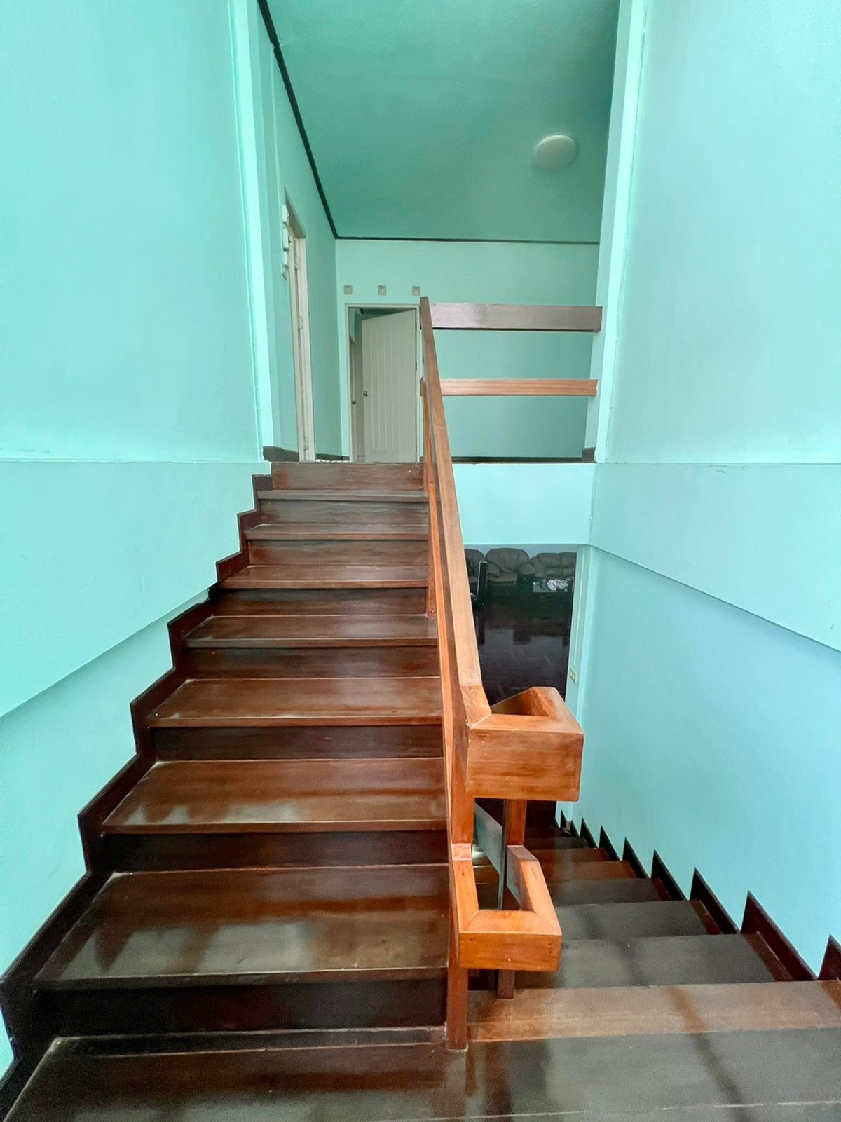 ให้เช่าบ้านเกษตรศาสตร์ รัชโยธิน : บ้านเดี่ยว 105ตรว. ถนนพหลโยธิน น้ำไม่ท่วม รีโนเวทใหม่ เดิน3นาทีถึงBTS 2ชั้น 5ห้องนอน