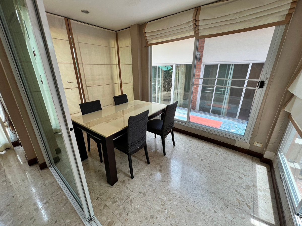 ให้เช่าบ้านปิ่นเกล้า จรัญสนิทวงศ์ : บ้านเดี่ยว 107ตรว. 5ห้องนอน 5ห้องน้ำ มีห้องแม่บ้าน หมู่บ้าน ลัดดารมย์ ปิ่นเกล้า