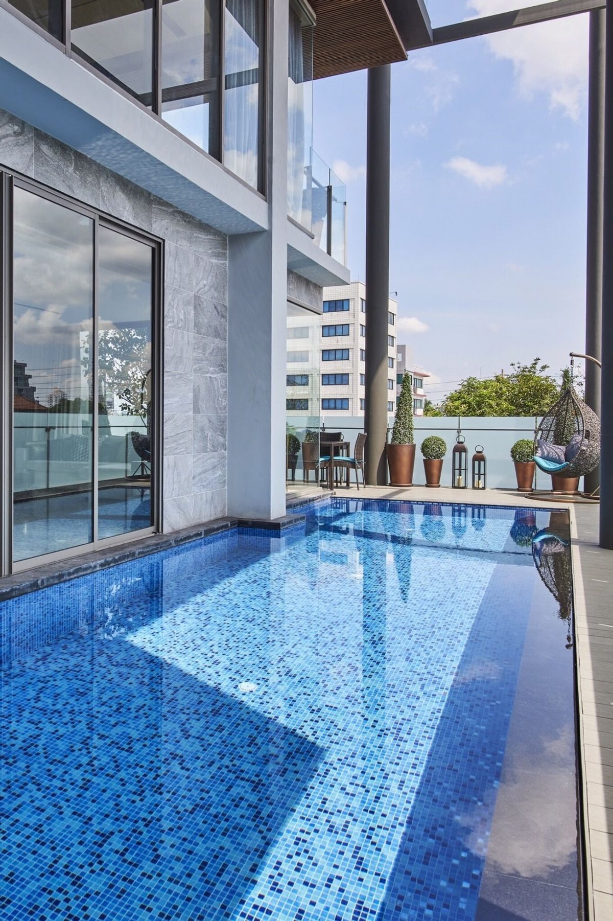 Home OfficeKasetsart, Ratchayothin : 🔥For sale: 7-story Luxury Office building with elevator + swimming pool, Ratchada 31, Intersection 2, near MRT Lat Phrao.