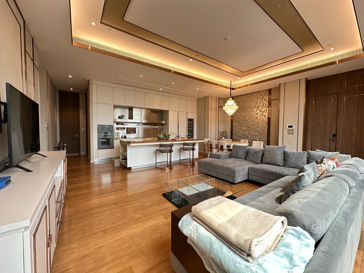 For SaleCondoWitthayu, Chidlom, Langsuan, Ploenchit : Stunning 3-Bedroom Condo for Sale with Magnificent Lumpini Park View