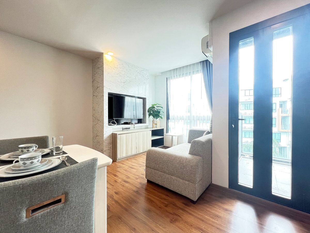 ขายคอนโดศรีราชา แหลมฉบัง บ้านบึง : ขาย 1 ห้องนอน Stasia Residence Sriracha วิวสระ