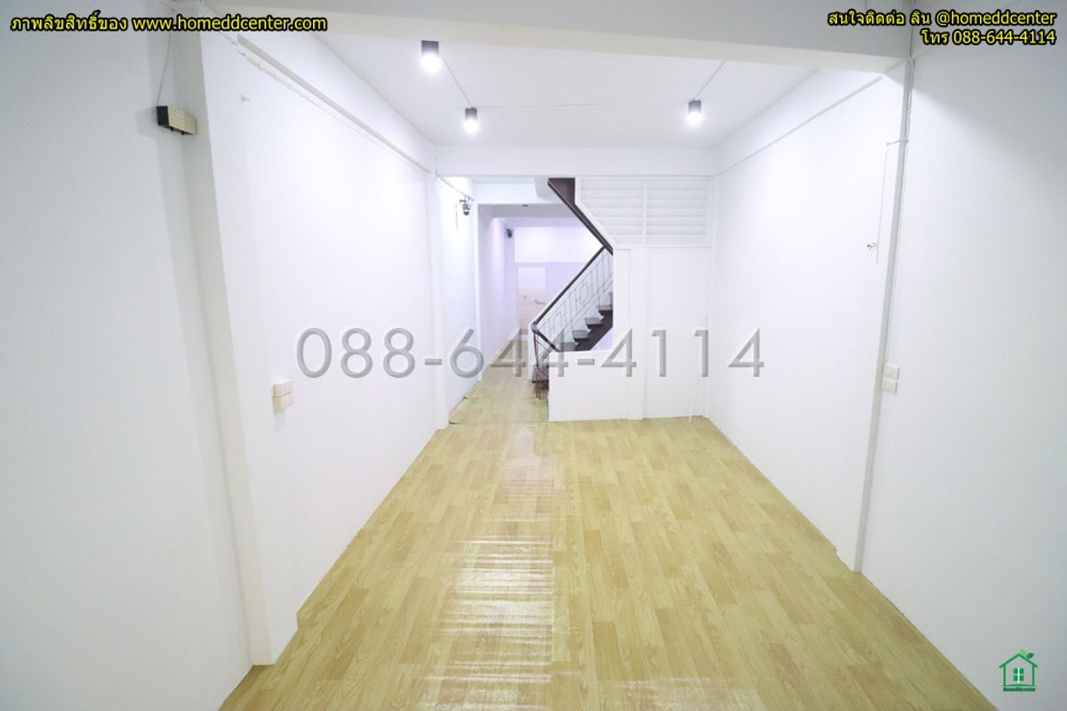 For SaleShop HouseYaowarat, Banglamphu : 5-story commercial building for sale, completely renovated. Prime location in Sampeng area, Soi Wanit 1, near Wat Chakkrawat. Samphanthawong District, Bangkok