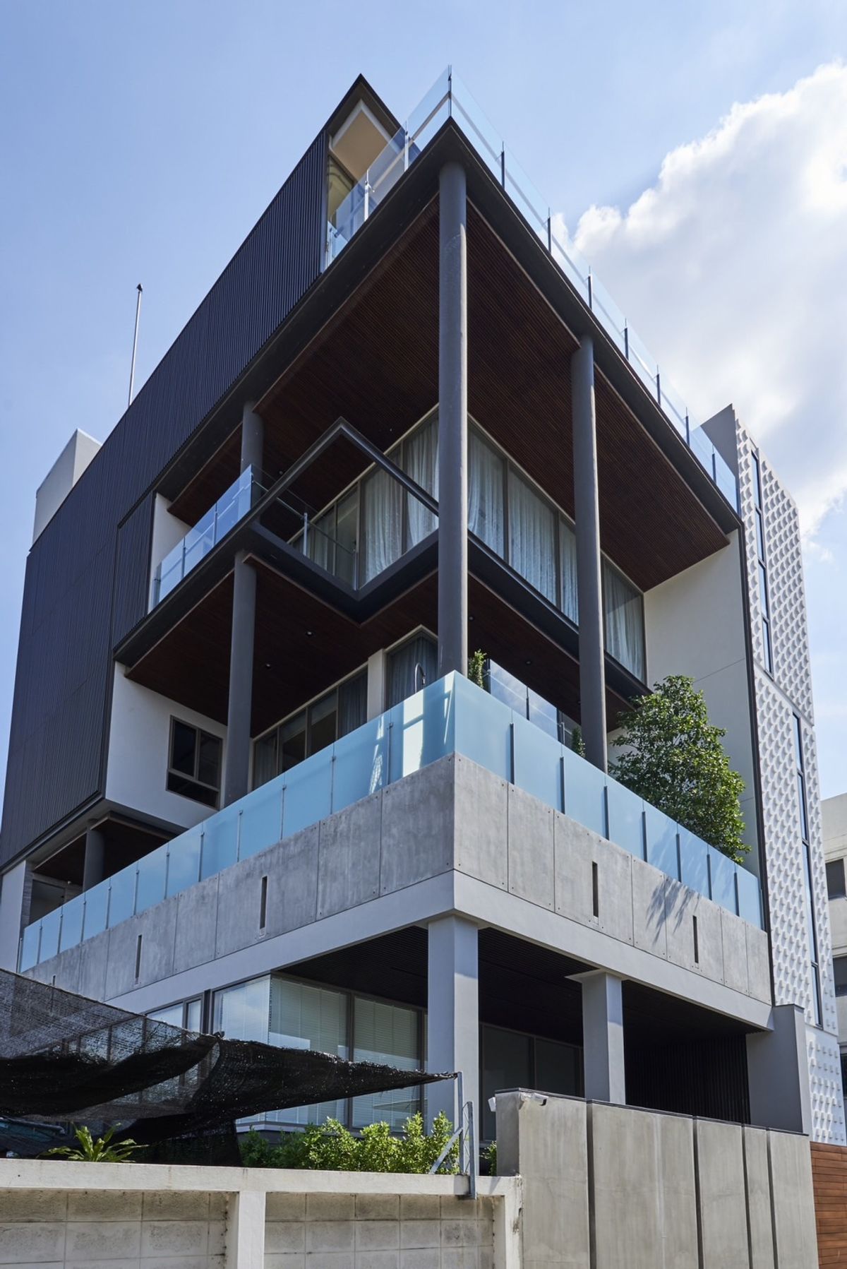 Home OfficeKasetsart, Ratchayothin : 🔥For sale: 7-story Luxury Office building with elevator + swimming pool, Ratchada 31, Intersection 2, near MRT Lat Phrao.