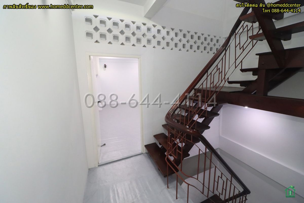 For SaleShop HouseYaowarat, Banglamphu : 5-story commercial building for sale, completely renovated. Prime location in Sampeng area, Soi Wanit 1, near Wat Chakkrawat. Samphanthawong District, Bangkok