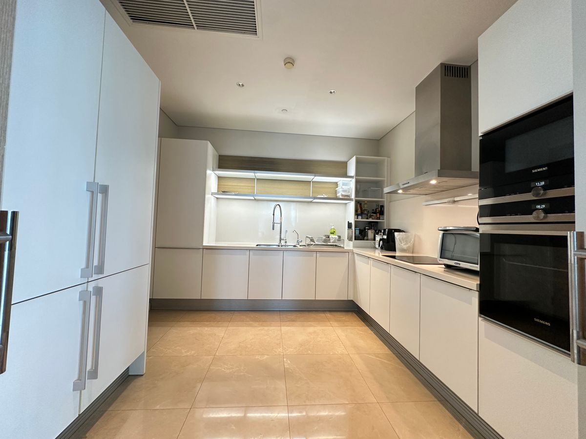 ให้เช่าคอนโดวิทยุ ชิดลม หลังสวน : คอนโดหรู ลิฟต์ส่วนตัว วิวสถานทูตสุดร่มรื่น ที่สินธร เรสซิเดนซ์