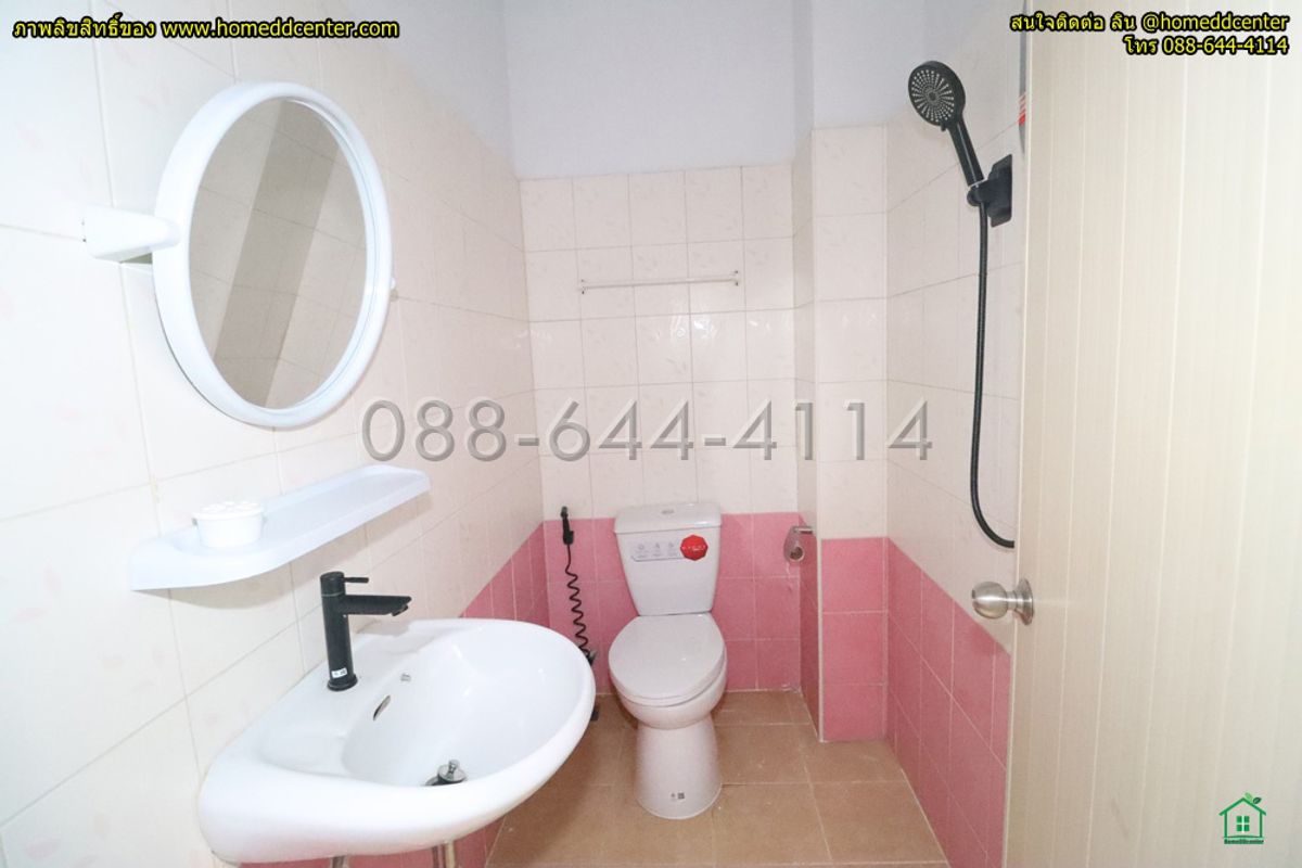 For SaleShop HouseYaowarat, Banglamphu : 5-story commercial building for sale, completely renovated. Prime location in Sampeng area, Soi Wanit 1, near Wat Chakkrawat. Samphanthawong District, Bangkok