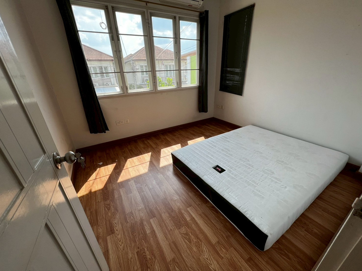 ให้เช่าบ้านพระราม 5 ราชพฤกษ์ บางกรวย : บ้านเดี่ยว พื้นที่เยอะ ครัวใหญ่มาก จดบริษัทได้ เลี้ยงสัตว์ได้ อยู่หลัง เซ็นทรัล เวสต์วิลล์ 4 ห้องนอน 3 ห้องน้ำ