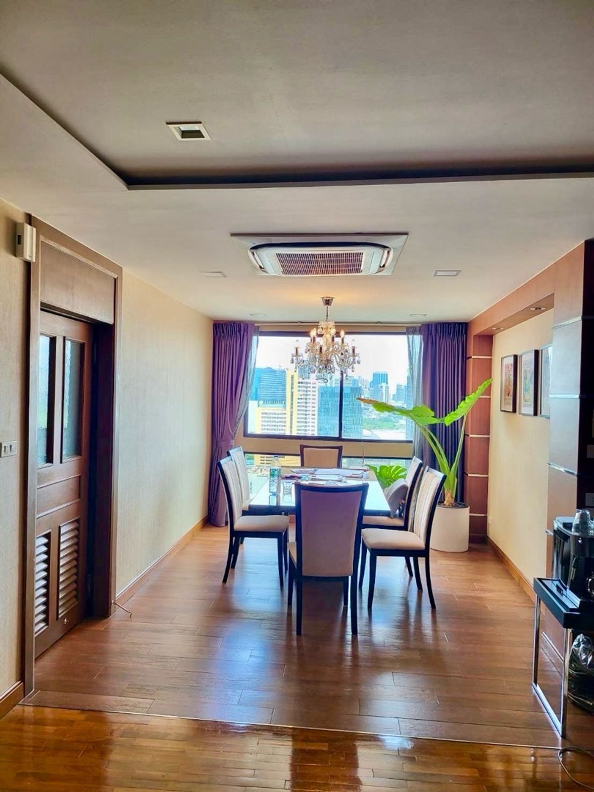 ขายคอนโดสุขุมวิท อโศก ทองหล่อ : 📢👇 เหมาะสำหรับอยู่อาศัยและลงทุน ห้องพักเลี้ยงสัตว์ได้ (Pet Friendly) ในย่าน Emdistrict ใกล้สวนเบญจกิติ และสวนเบญจสิริ