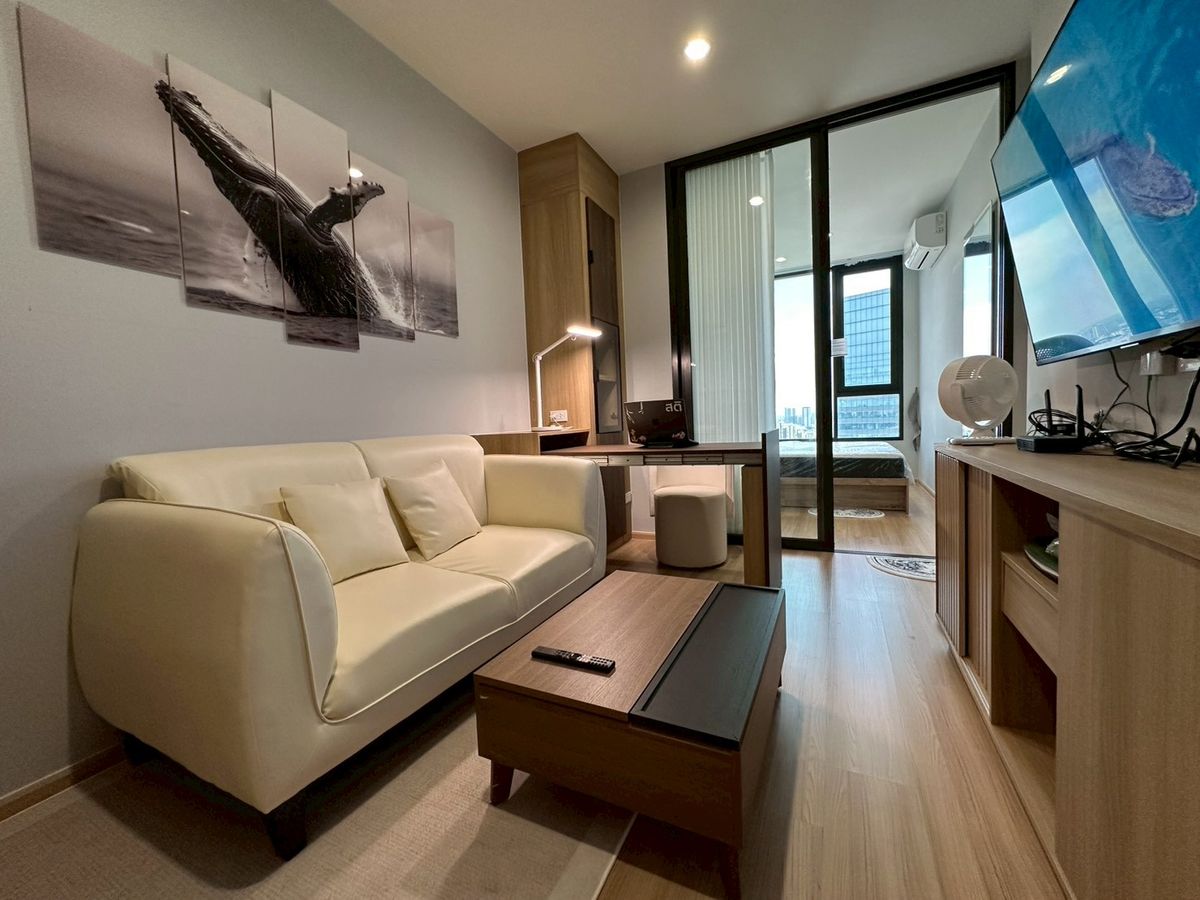 For RentCondoOnnut, Udomsuk : 🔥 Just Bring Your Bags and Move Right In! 🔥 Skyrise Avenue SKV64 near BTS Punnawithi (450 m). First Building (D), 40th Floor, 1 Bed, 28 Sq.M. Fully Furnished & Appliances Galore! 🌈 High City View, Full View of Cloud 11! ❗️ Click the top-right corner f