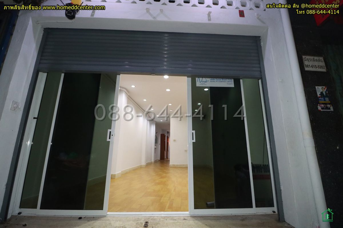 For SaleShop HouseYaowarat, Banglamphu : 5-story commercial building for sale, completely renovated. Prime location in Sampeng area, Soi Wanit 1, near Wat Chakkrawat. Samphanthawong District, Bangkok