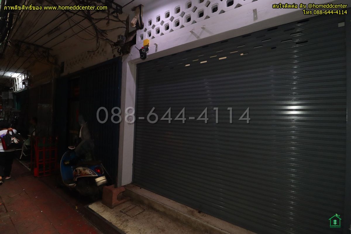 For SaleShop HouseYaowarat, Banglamphu : 5-story commercial building for sale, completely renovated. Prime location in Sampeng area, Soi Wanit 1, near Wat Chakkrawat. Samphanthawong District, Bangkok