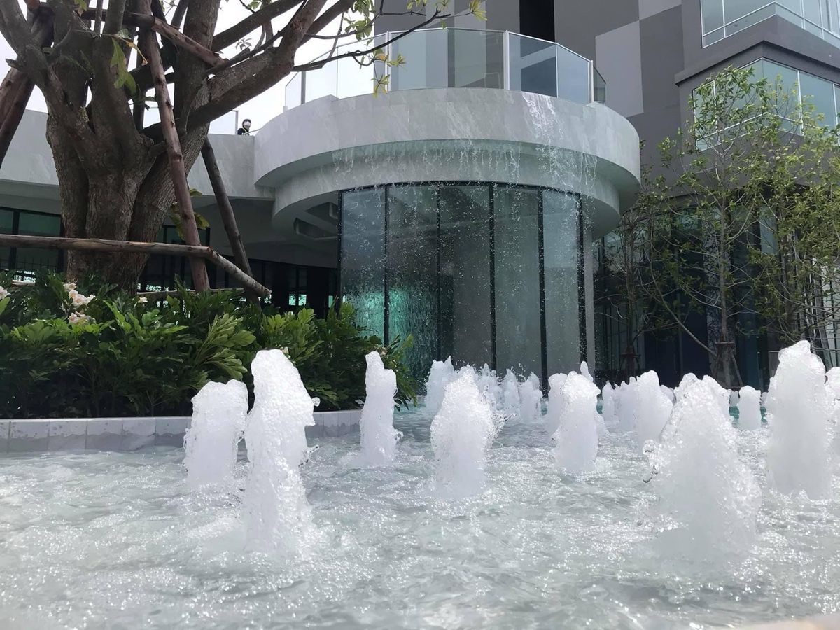 For SaleCondoThaphra, Talat Phlu, Wutthakat : 3.99 million baht but get a large room of 61 sq m., lots of common areas. Fully decorated + electrical appliances Free credit card on transfer day Near Bts. Wutthakat Travel to Siam only 20 minutes (0893924694 : Am Sales Department)