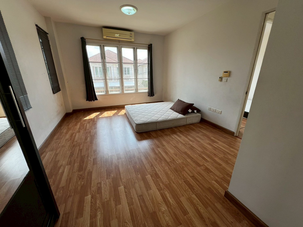 ให้เช่าบ้านพระราม 5 ราชพฤกษ์ บางกรวย : บ้านเดี่ยว พื้นที่เยอะ ครัวใหญ่มาก จดบริษัทได้ เลี้ยงสัตว์ได้ อยู่หลัง เซ็นทรัล เวสต์วิลล์ 4 ห้องนอน 3 ห้องน้ำ