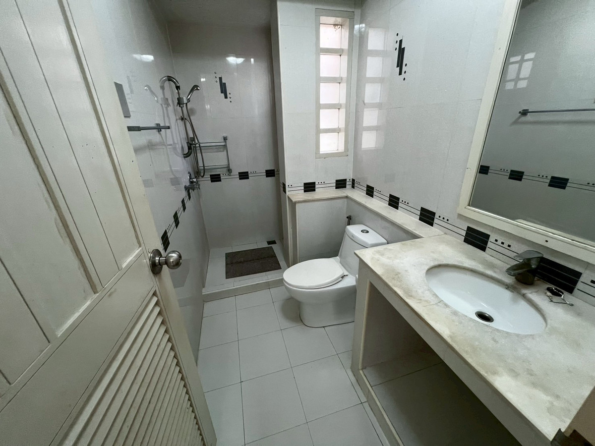 ให้เช่าบ้านพระราม 5 ราชพฤกษ์ บางกรวย : บ้านเดี่ยว พื้นที่เยอะ ครัวใหญ่มาก จดบริษัทได้ เลี้ยงสัตว์ได้ อยู่หลัง เซ็นทรัล เวสต์วิลล์ 4 ห้องนอน 3 ห้องน้ำ