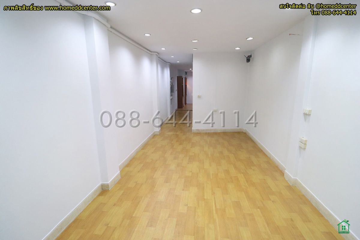 For SaleShop HouseYaowarat, Banglamphu : 5-story commercial building for sale, completely renovated. Prime location in Sampeng area, Soi Wanit 1, near Wat Chakkrawat. Samphanthawong District, Bangkok