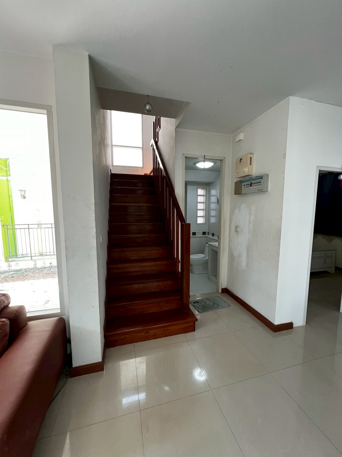 ให้เช่าบ้านพระราม 5 ราชพฤกษ์ บางกรวย : บ้านเดี่ยว พื้นที่เยอะ ครัวใหญ่มาก จดบริษัทได้ เลี้ยงสัตว์ได้ อยู่หลัง เซ็นทรัล เวสต์วิลล์ 4 ห้องนอน 3 ห้องน้ำ