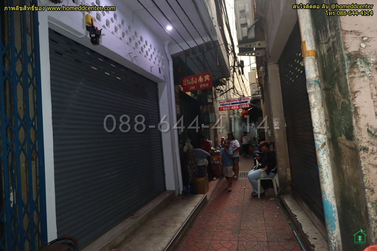 For SaleShop HouseYaowarat, Banglamphu : 5-story commercial building for sale, completely renovated. Prime location in Sampeng area, Soi Wanit 1, near Wat Chakkrawat. Samphanthawong District, Bangkok