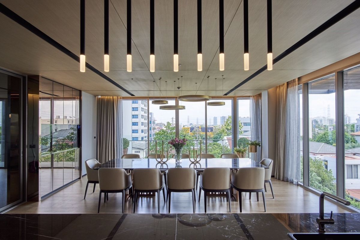 Home OfficeKasetsart, Ratchayothin : 🔥For sale: 7-story Luxury Office building with elevator + swimming pool, Ratchada 31, Intersection 2, near MRT Lat Phrao.