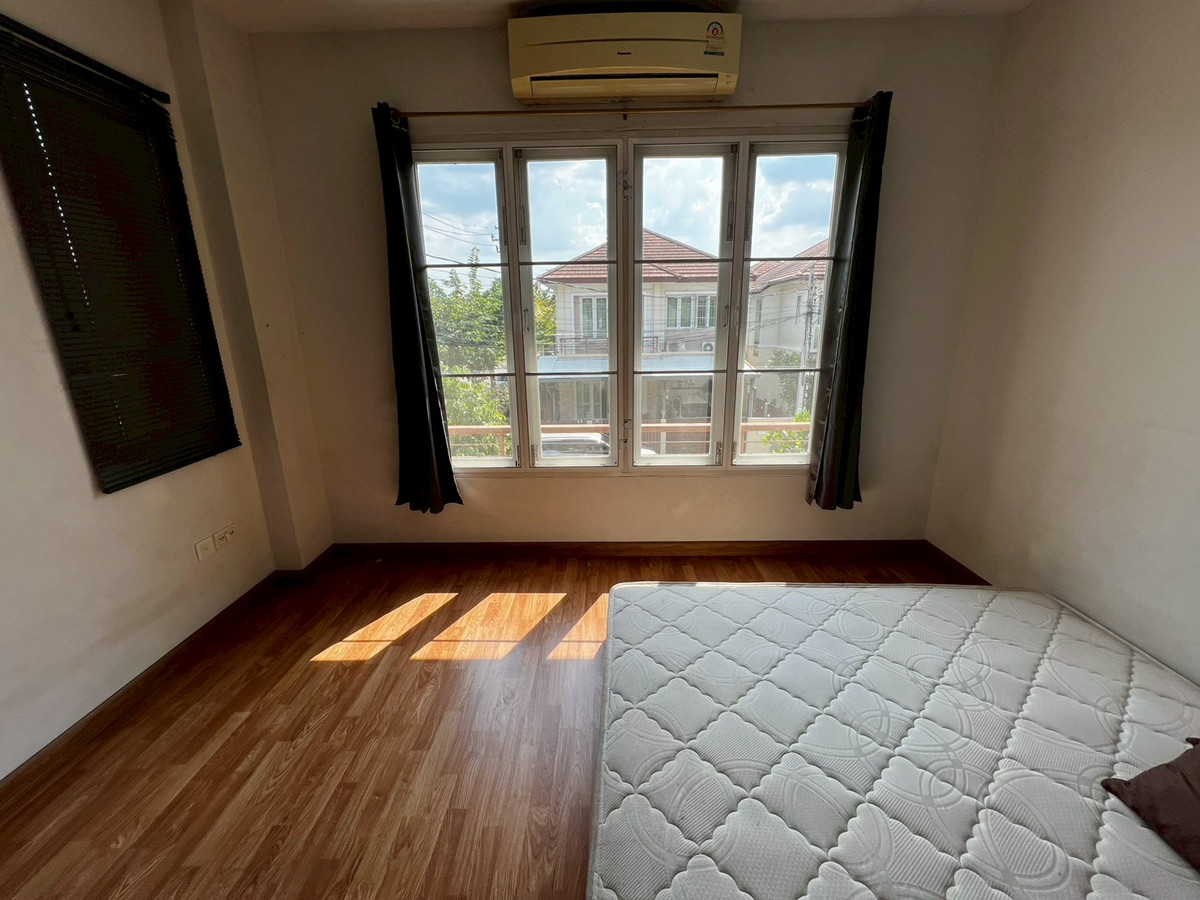 ให้เช่าบ้านพระราม 5 ราชพฤกษ์ บางกรวย : บ้านเดี่ยว พื้นที่เยอะ ครัวใหญ่มาก จดบริษัทได้ เลี้ยงสัตว์ได้ อยู่หลัง เซ็นทรัล เวสต์วิลล์ 4 ห้องนอน 3 ห้องน้ำ