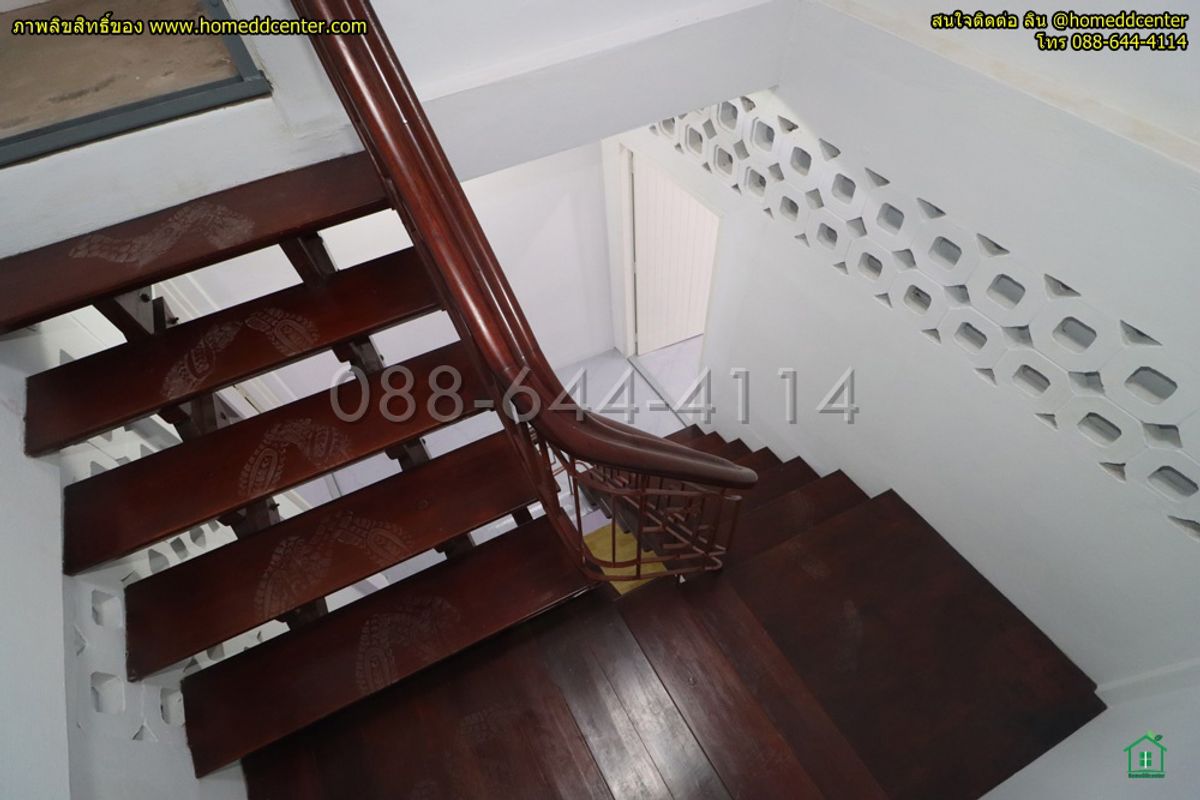 For SaleShop HouseYaowarat, Banglamphu : 5-story commercial building for sale, completely renovated. Prime location in Sampeng area, Soi Wanit 1, near Wat Chakkrawat. Samphanthawong District, Bangkok