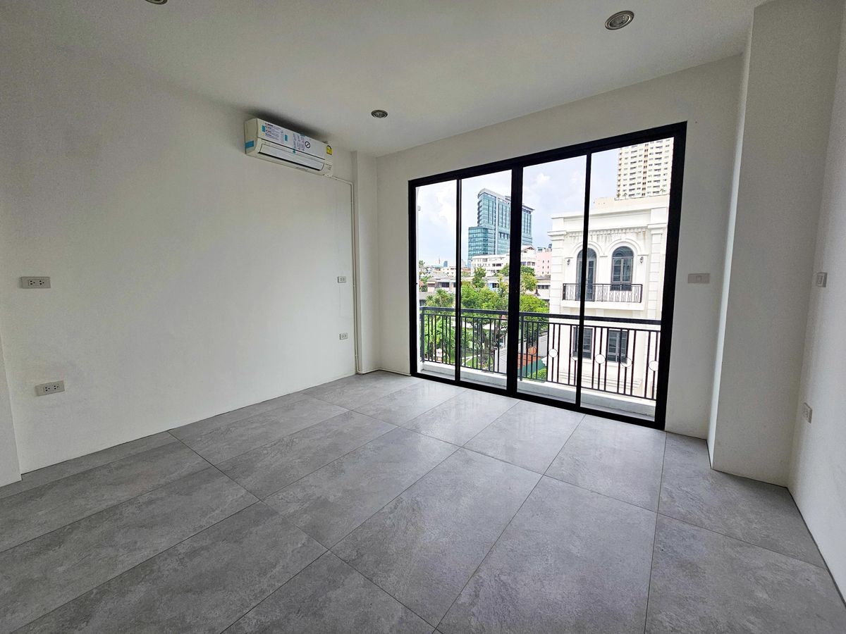 ขายอาคารพาณิชย์เยาวราช บางลำพู : ขาย อาคารพาณิชย์ 3.5 ชั้น เดอะริช อเวนิว @ ดำรงรักษ์ 19.1 ตรว. เหมือนใหม่ ไม่เคยอยู่อาศัย