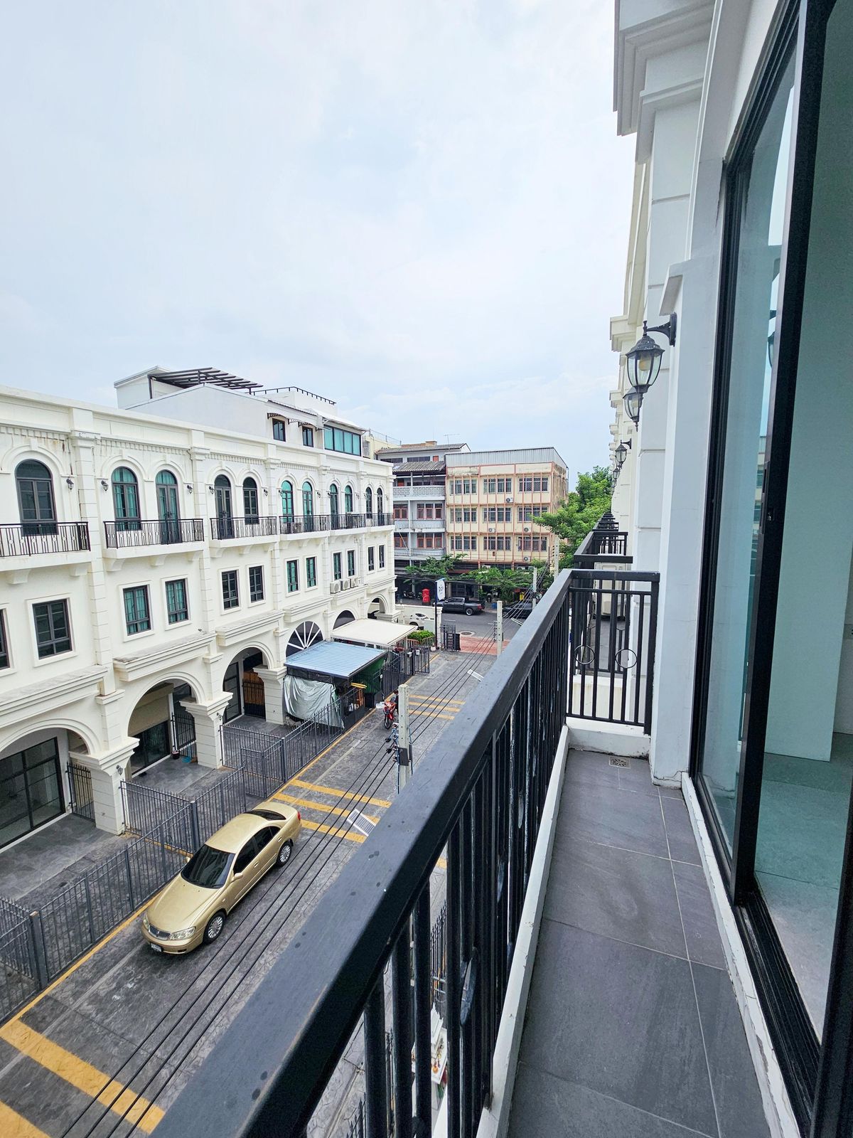 ขายอาคารพาณิชย์เยาวราช บางลำพู : ขาย อาคารพาณิชย์ 3.5 ชั้น เดอะริช อเวนิว @ ดำรงรักษ์ 19.1 ตรว. เหมือนใหม่ ไม่เคยอยู่อาศัย