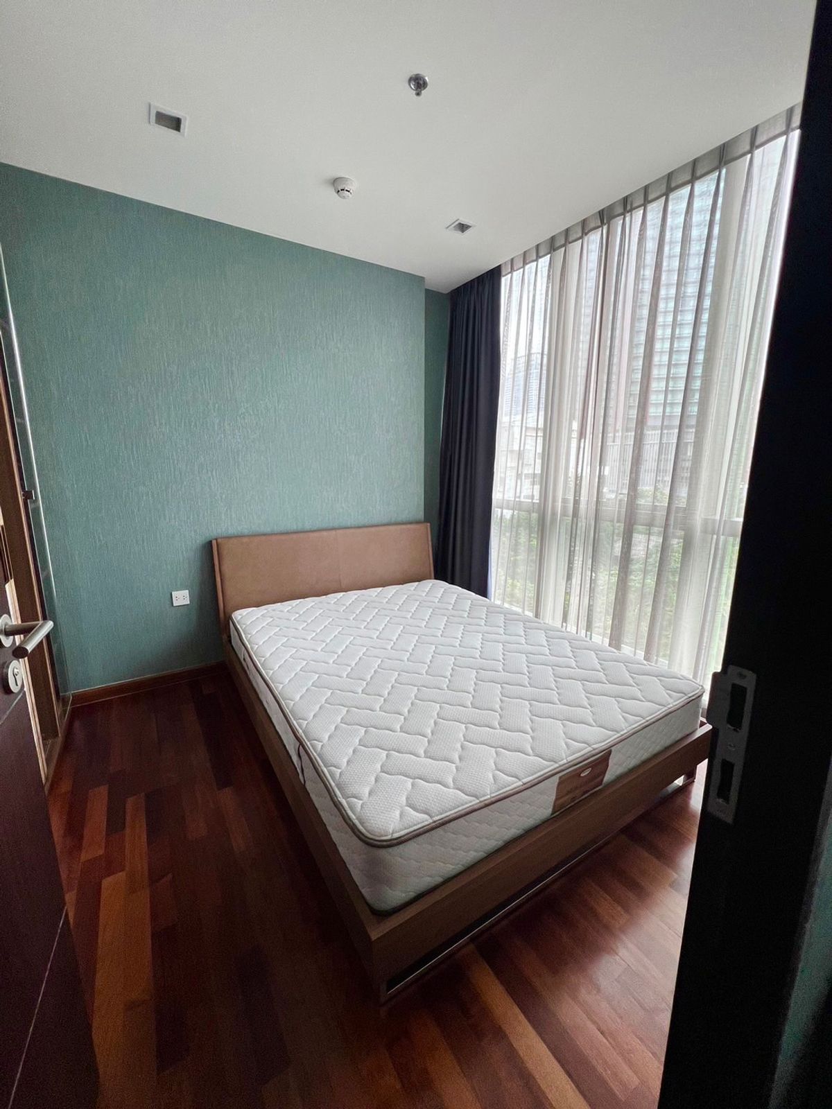 For RentCondoRatchathewi,Phayathai : Wish Signature Midtown Siam 1【𝐑𝐄𝐍𝐓】🔥Wooden floors and natural-toned furniture create a stylish, relaxing and peaceful atmosphere every morning.🔥  Contact Line ID: @hacondo
