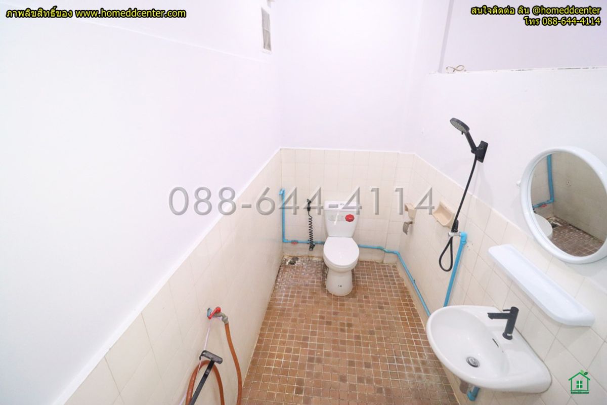 For SaleShop HouseYaowarat, Banglamphu : 5-story commercial building for sale, completely renovated. Prime location in Sampeng area, Soi Wanit 1, near Wat Chakkrawat. Samphanthawong District, Bangkok