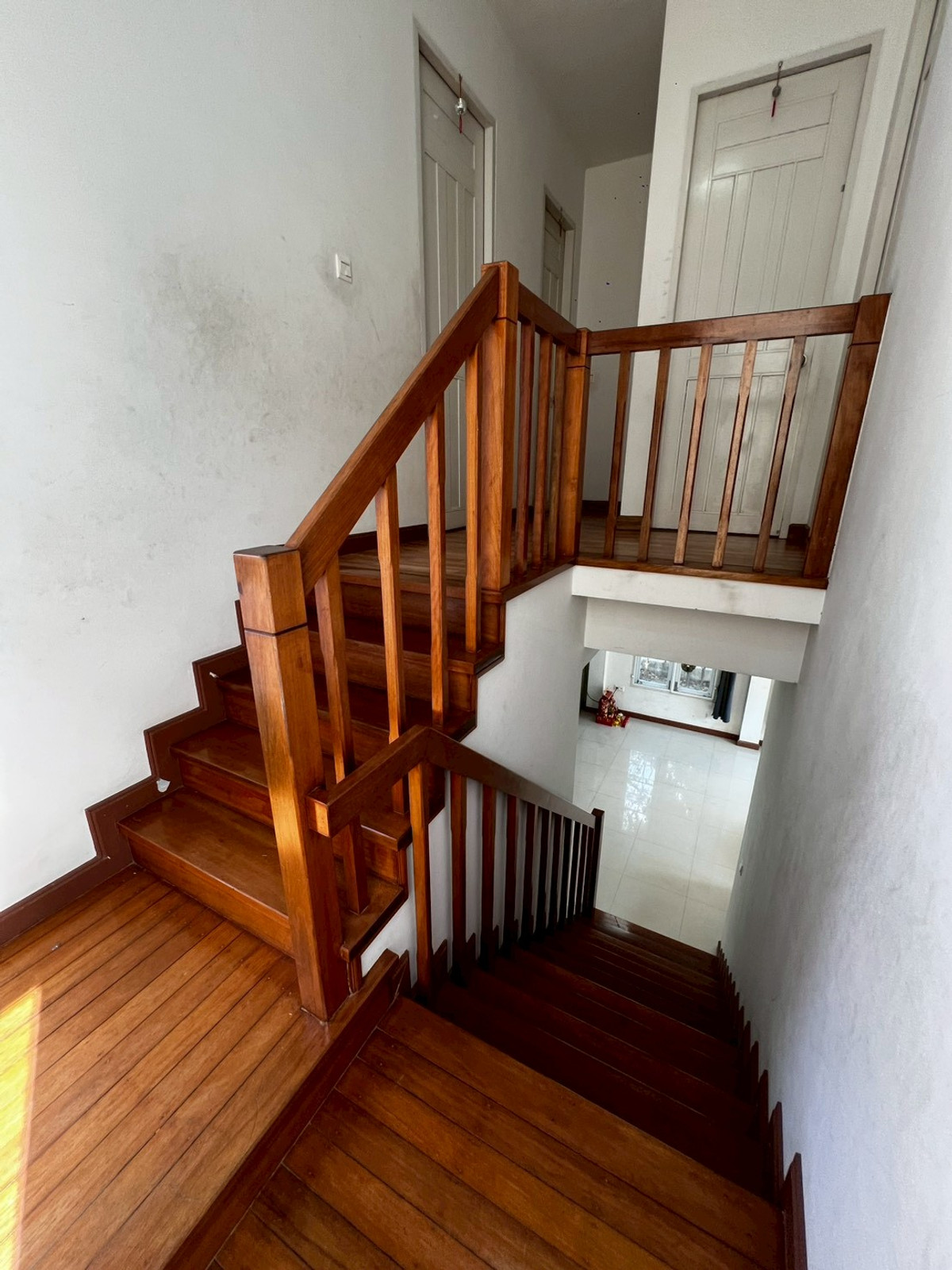 ให้เช่าบ้านพระราม 5 ราชพฤกษ์ บางกรวย : บ้านเดี่ยว พื้นที่เยอะ ครัวใหญ่มาก จดบริษัทได้ เลี้ยงสัตว์ได้ อยู่หลัง เซ็นทรัล เวสต์วิลล์ 4 ห้องนอน 3 ห้องน้ำ