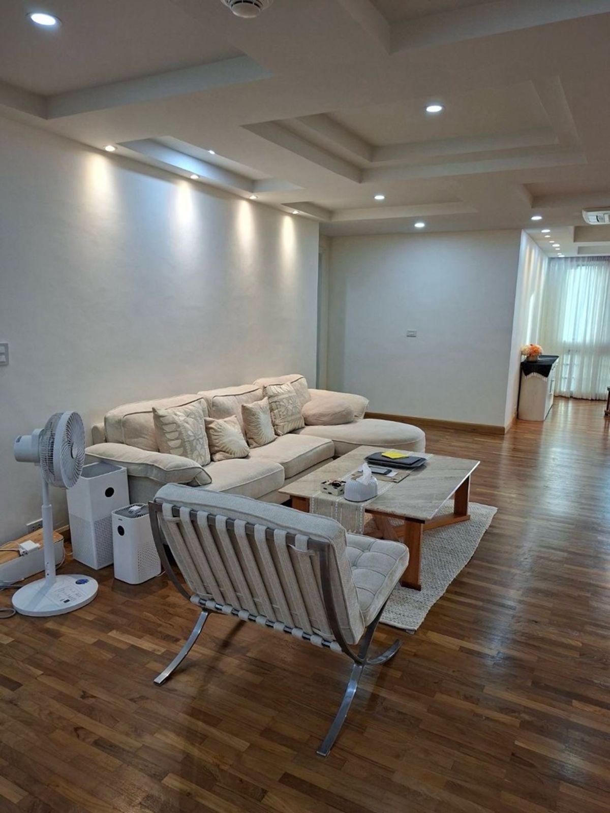 For SaleCondoSukhumvit, Asoke, Thonglor : 📢👇 Ideal for living and investment, petfriendly unit in Emdistrict , master bedroom & dining area with a view of Bang Krachao , near Benjakitti and Benjasiri Park 