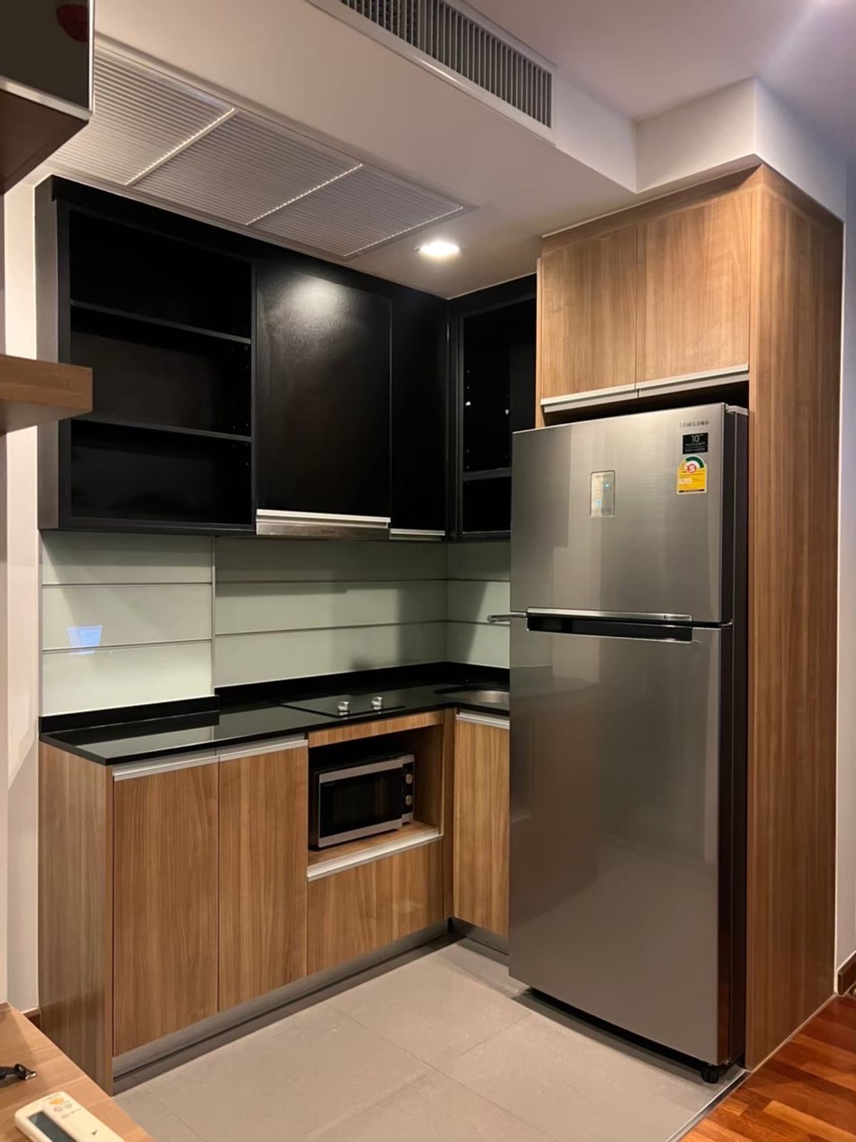 ให้เช่าคอนโดราชเทวี พญาไท : Wish Signature Midtown Siam 1【𝐑𝐄𝐍𝐓】🔥พื้นไม้และเฟอร์นิเจอร์โทนธรรมชาติ ที่ทำให้ทุกเช้ารู้สึกผ่อนคลายและสงบแบบมีสไตล์🔥  ติดต่อไลน์ไอดี: @hacondo