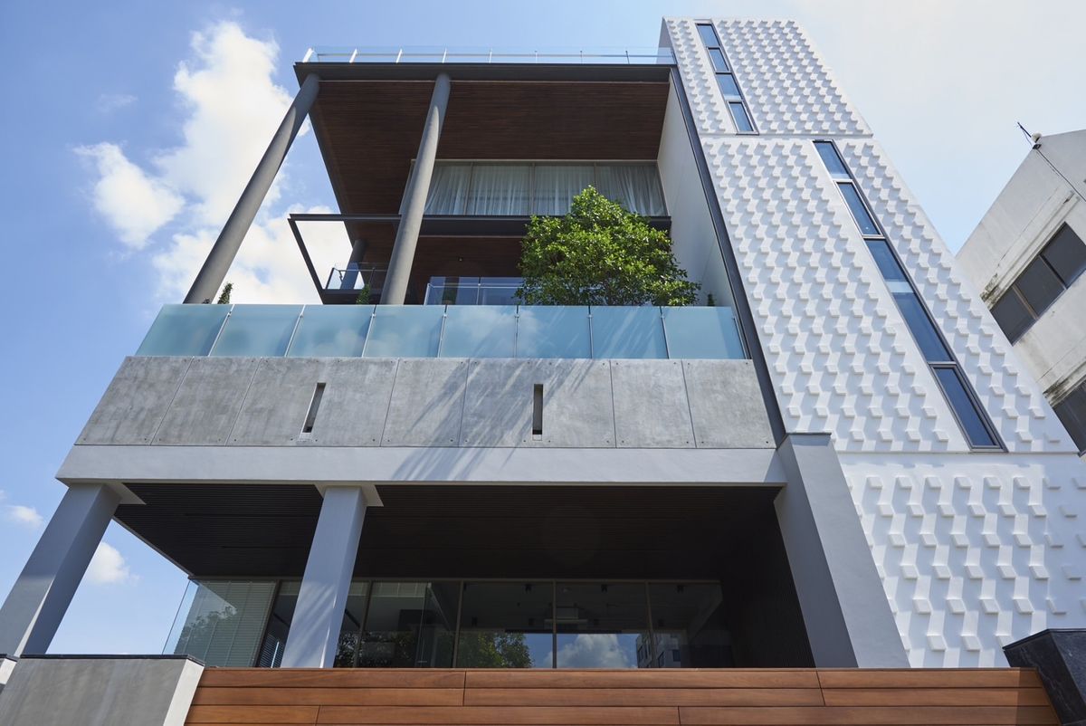 Home OfficeKasetsart, Ratchayothin : 🔥For sale: 7-story Luxury Office building with elevator + swimming pool, Ratchada 31, Intersection 2, near MRT Lat Phrao.