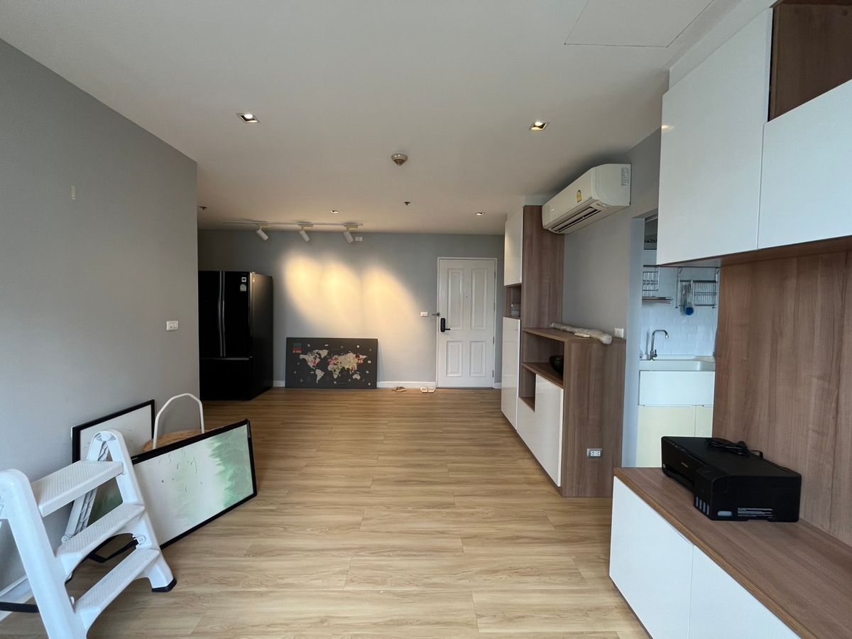 For SaleCondoSukhumvit, Asoke, Thonglor : Urgent sale! The owner is in a hurry to sell. The floor is not very high. Best price in the building!  Condo ONE How can you do it? Its really worth it and youve already renovated some of the rooms. You can drag your bags and youre ready to move in. Great
