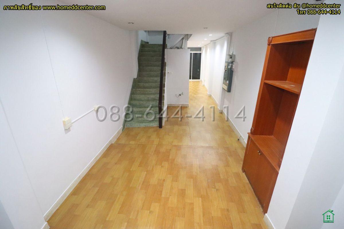 For SaleShop HouseYaowarat, Banglamphu : 5-story commercial building for sale, completely renovated. Prime location in Sampeng area, Soi Wanit 1, near Wat Chakkrawat. Samphanthawong District, Bangkok