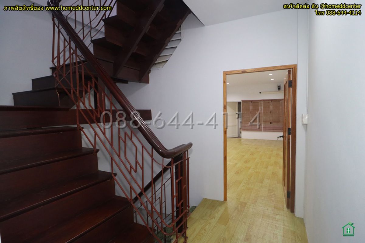 For SaleShop HouseYaowarat, Banglamphu : 5-story commercial building for sale, completely renovated. Prime location in Sampeng area, Soi Wanit 1, near Wat Chakkrawat. Samphanthawong District, Bangkok