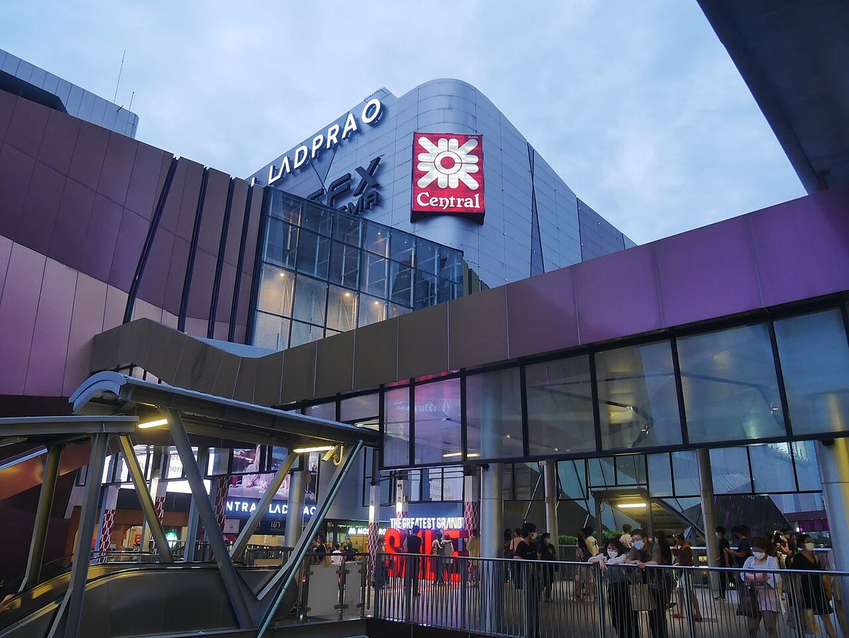 Home OfficeKasetsart, Ratchayothin : 🔥For sale: 7-story Luxury Office building with elevator + swimming pool, Ratchada 31, Intersection 2, near MRT Lat Phrao.