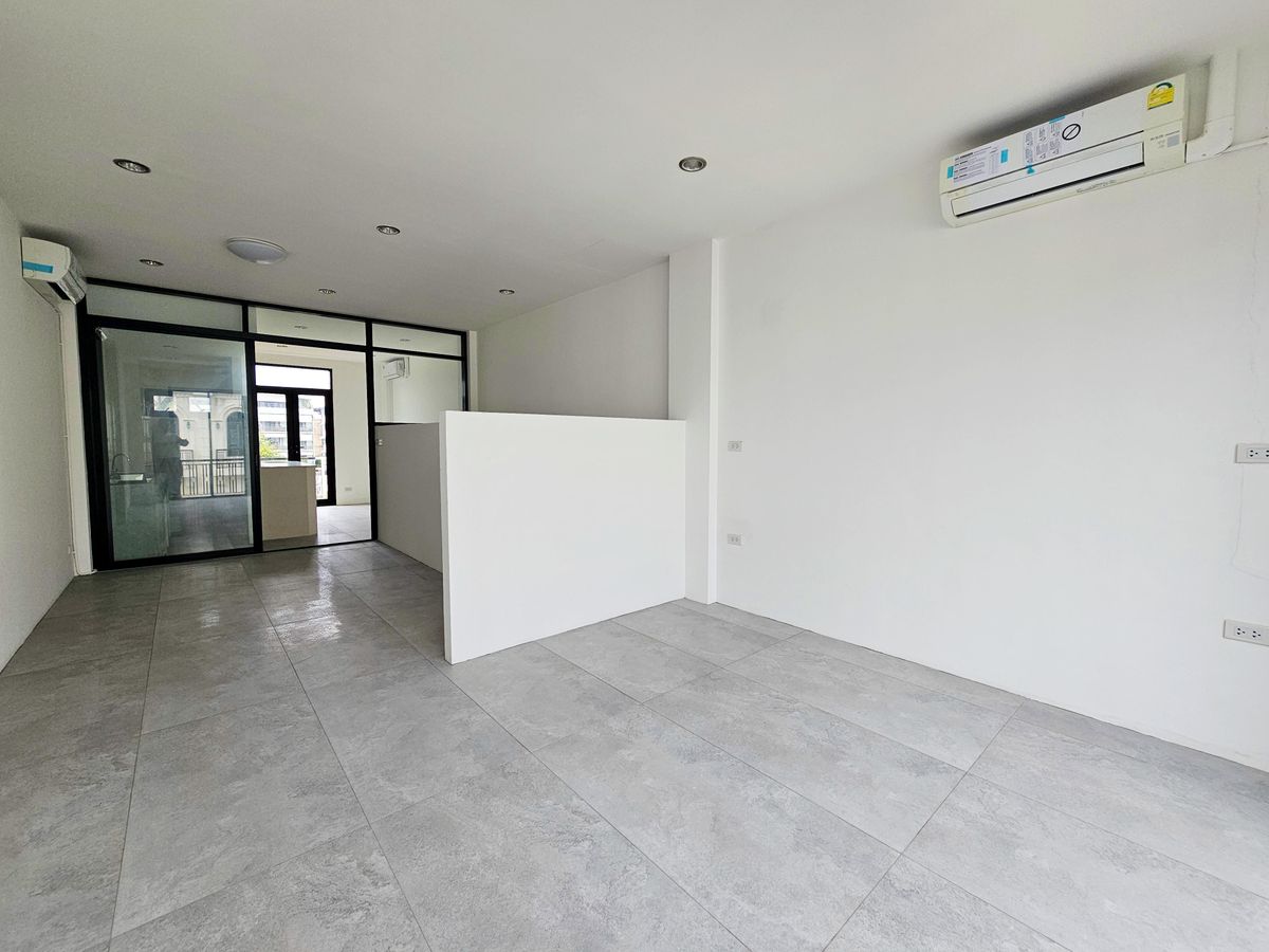 ขายอาคารพาณิชย์เยาวราช บางลำพู : ขาย อาคารพาณิชย์ 3.5 ชั้น เดอะริช อเวนิว @ ดำรงรักษ์ 19.1 ตรว. เหมือนใหม่ ไม่เคยอยู่อาศัย