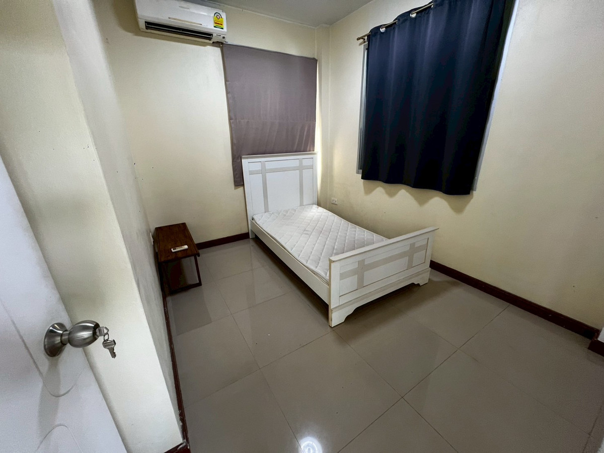 ให้เช่าบ้านพระราม 5 ราชพฤกษ์ บางกรวย : บ้านเดี่ยว พื้นที่เยอะ ครัวใหญ่มาก จดบริษัทได้ เลี้ยงสัตว์ได้ อยู่หลัง เซ็นทรัล เวสต์วิลล์ 4 ห้องนอน 3 ห้องน้ำ