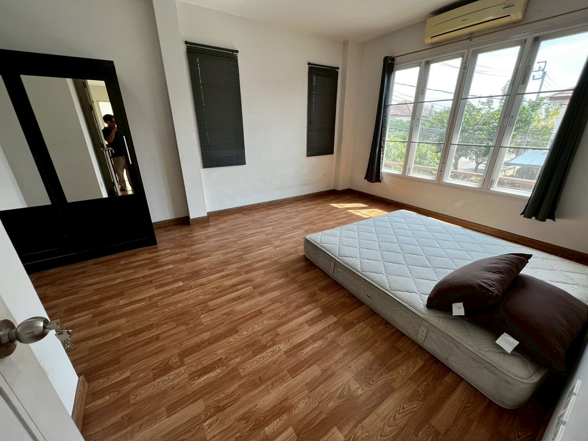 ให้เช่าบ้านพระราม 5 ราชพฤกษ์ บางกรวย : บ้านเดี่ยว พื้นที่เยอะ ครัวใหญ่มาก จดบริษัทได้ เลี้ยงสัตว์ได้ อยู่หลัง เซ็นทรัล เวสต์วิลล์ 4 ห้องนอน 3 ห้องน้ำ