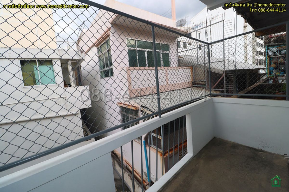 For SaleShop HouseYaowarat, Banglamphu : 5-story commercial building for sale, completely renovated. Prime location in Sampeng area, Soi Wanit 1, near Wat Chakkrawat. Samphanthawong District, Bangkok