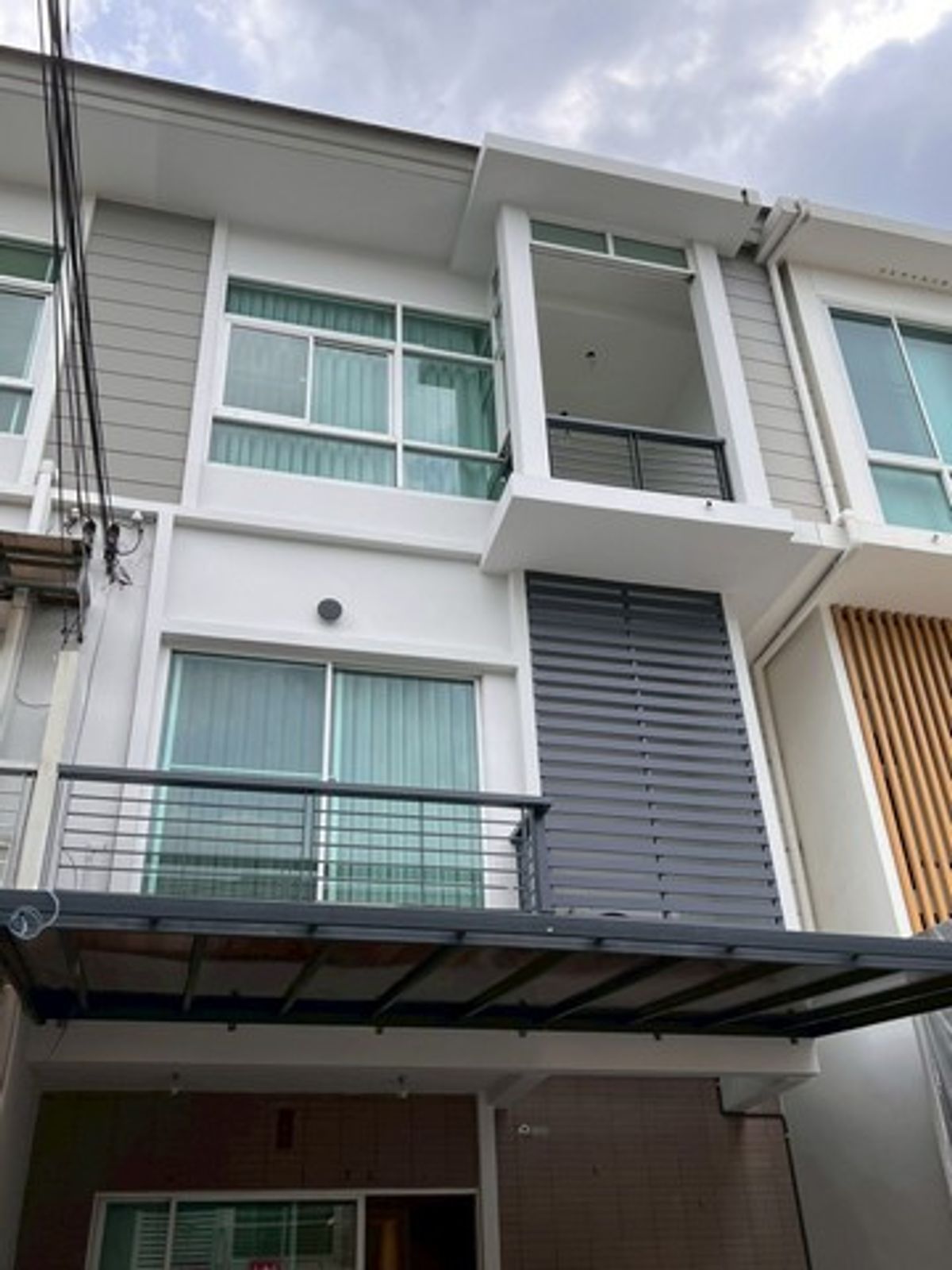 For RentTownhomeLadkrabang, Suwannaphum Airport : HR2919 3-story townhome for rent, The Metro Rama 9 project, fully furnished, ready to move in, convenient travel.