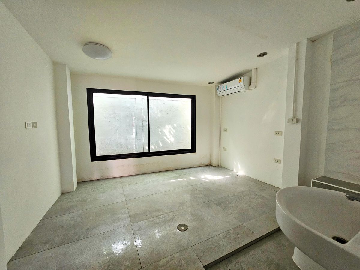 ขายอาคารพาณิชย์เยาวราช บางลำพู : ขาย อาคารพาณิชย์ 3.5 ชั้น เดอะริช อเวนิว @ ดำรงรักษ์ 19.1 ตรว. เหมือนใหม่ ไม่เคยอยู่อาศัย