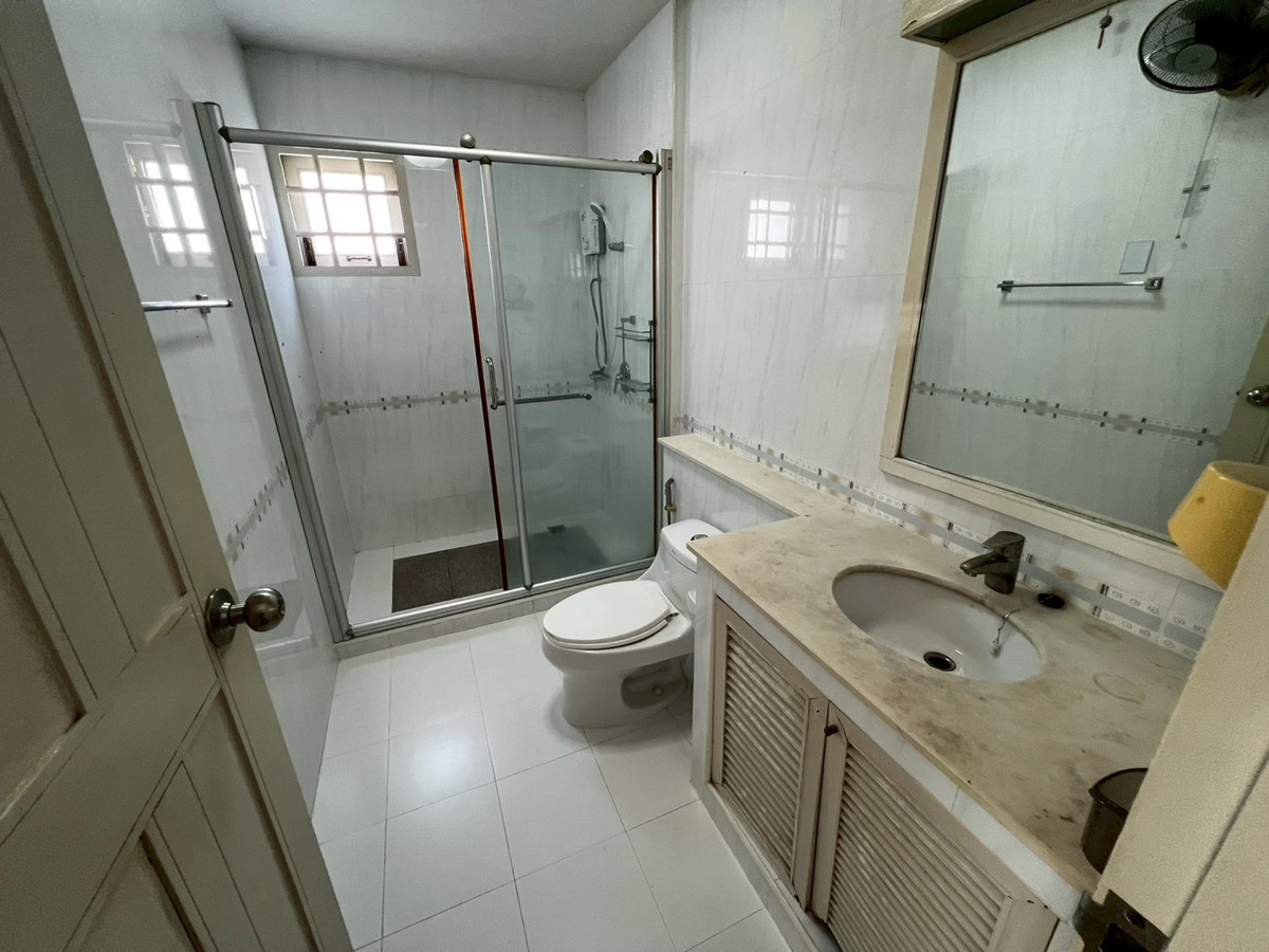 ให้เช่าบ้านพระราม 5 ราชพฤกษ์ บางกรวย : บ้านเดี่ยว พื้นที่เยอะ ครัวใหญ่มาก จดบริษัทได้ เลี้ยงสัตว์ได้ อยู่หลัง เซ็นทรัล เวสต์วิลล์ 4 ห้องนอน 3 ห้องน้ำ