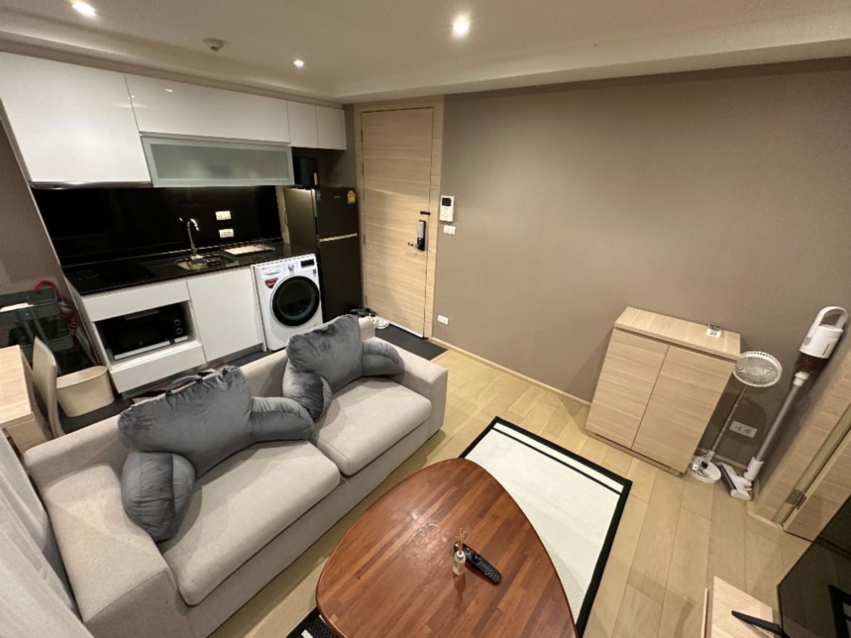 For RentCondoSilom, Saladaeng, Bangrak : Klass Silom【𝐑𝐄𝐍𝐓】🔥Modern, sleek, and cool in white and gray tones, perfect for a simple life🔥  Contact Line ID: @hacondo