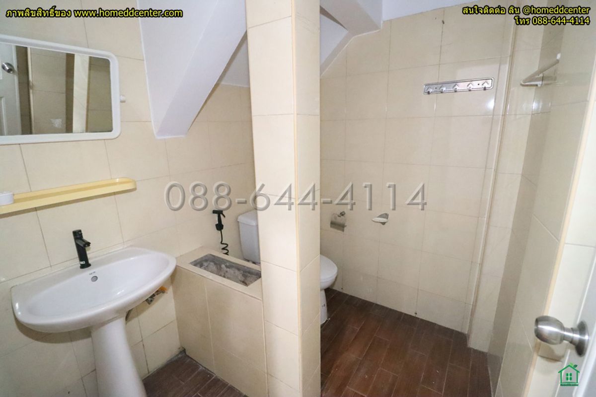 For SaleShop HouseYaowarat, Banglamphu : 5-story commercial building for sale, completely renovated. Prime location in Sampeng area, Soi Wanit 1, near Wat Chakkrawat. Samphanthawong District, Bangkok