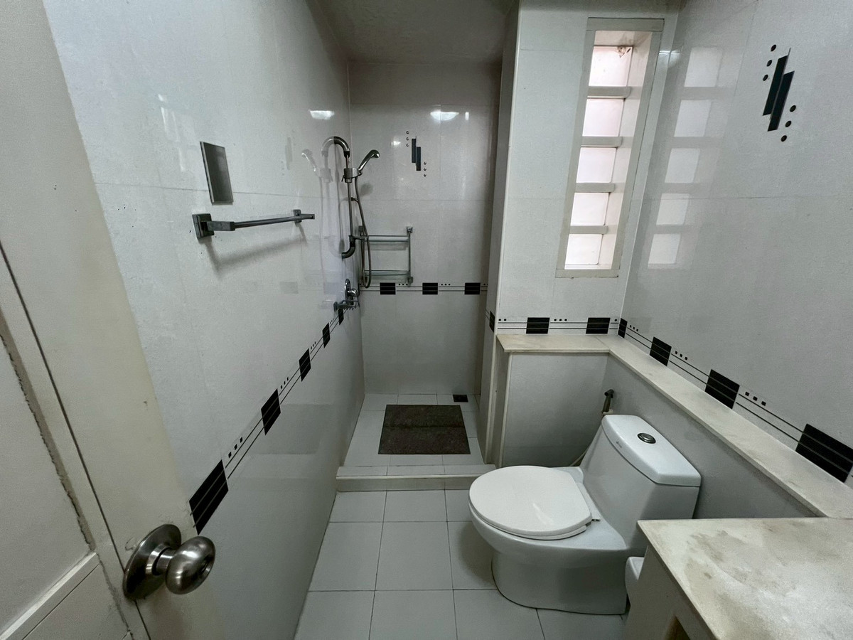 ให้เช่าบ้านพระราม 5 ราชพฤกษ์ บางกรวย : บ้านเดี่ยว พื้นที่เยอะ ครัวใหญ่มาก จดบริษัทได้ เลี้ยงสัตว์ได้ อยู่หลัง เซ็นทรัล เวสต์วิลล์ 4 ห้องนอน 3 ห้องน้ำ